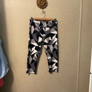 Women's Geometric Pattern Joggers in Black and Gray